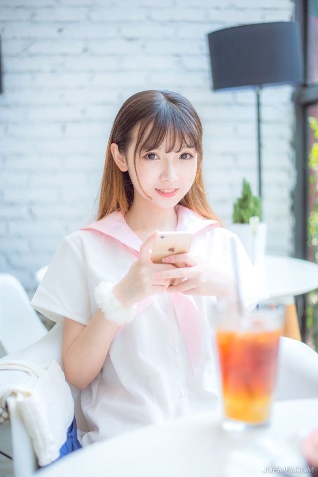 在这个纷绕的世俗世界里，能够学会用一颗平常的心去对待周围的一切，也是一种境界。